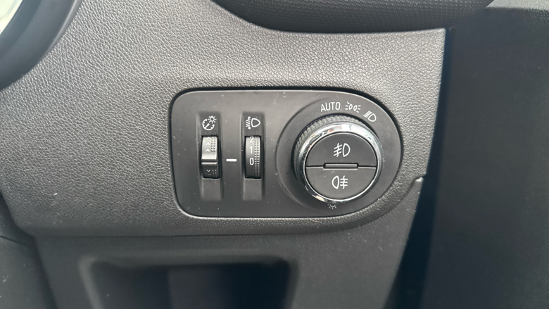 Vauxhall Crossland X 1.2T [110] Tech Line Nav 5dr [Start Stop] Auto Petrol Hatchback